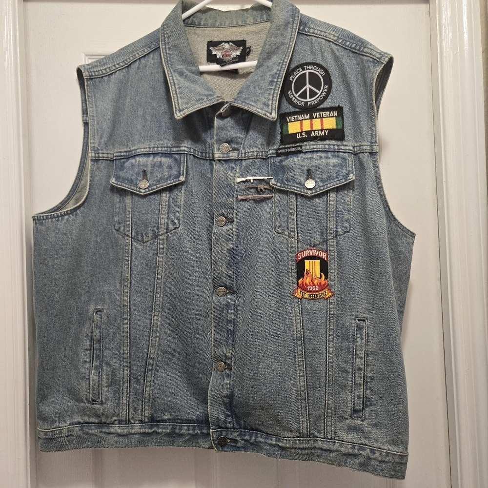 Harley Davidson Men's Jean Jacket patches Vietnam Vet gun pins sz 2XL